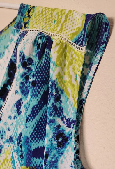 Worthington Sleeveless Snakeskin Blouse Concealed Buttons Sz L - Picture 3 of 10